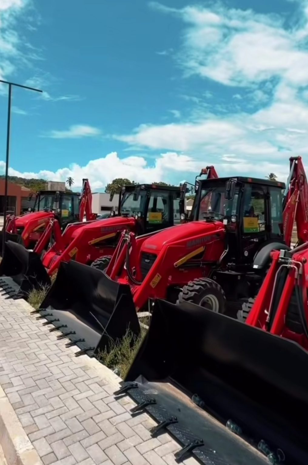 Ibateguara é contemplada com retroescavadeira por meio de parceria institucional