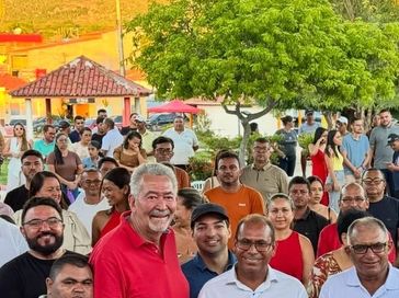 Paulão realiza entregas de veículos e anuncia investimento de R$ 1 milhão em Olho D’Água do Casado