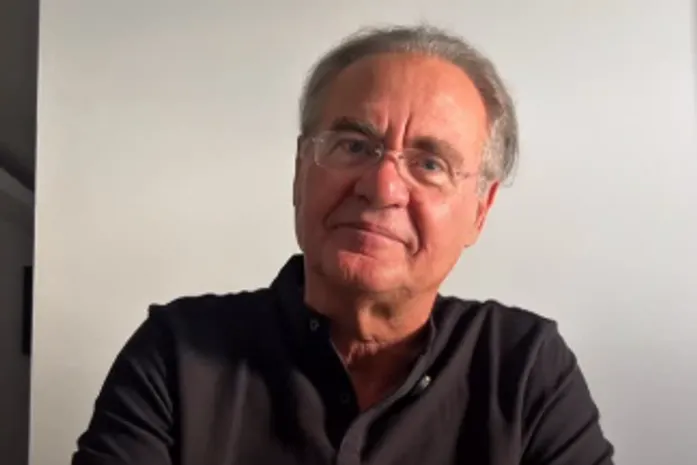 Calheiros apaga mais de 40 anos de atividade política para ter seu dia de Arthur Lira