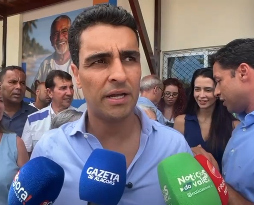 JHC adota cautela após saída do PL e mantém futuro político em aberto