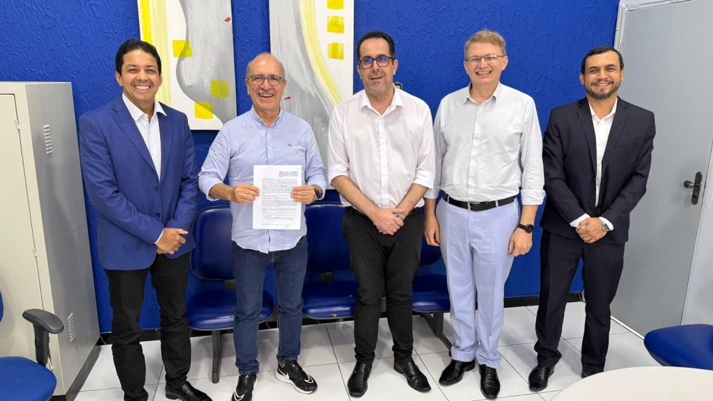 Prefeito Ronaldo Lopes assina empréstimo de R$ 25 milhões para obras estruturantes em Penedo