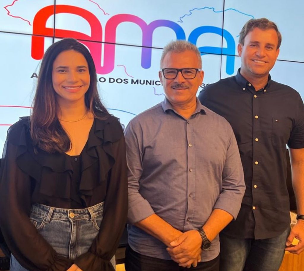 Prefeito de Senador Rui Palmeira participa de reunião da AMA para discutir avanços na gestão