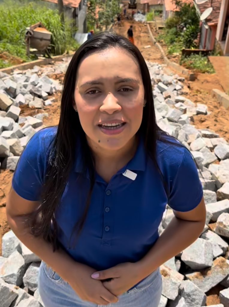 Prefeita Nayara Emmanuela anuncia obras de pavimentação em ruas de Água Branca