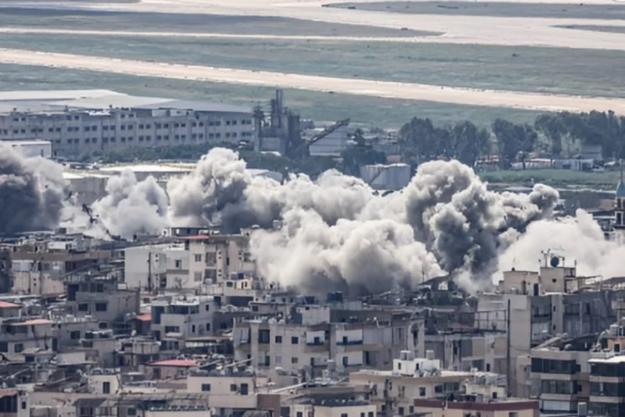 Israel intensifica ofensiva no Líbano e Irã reage com fechamento do Estreito de Ormuz