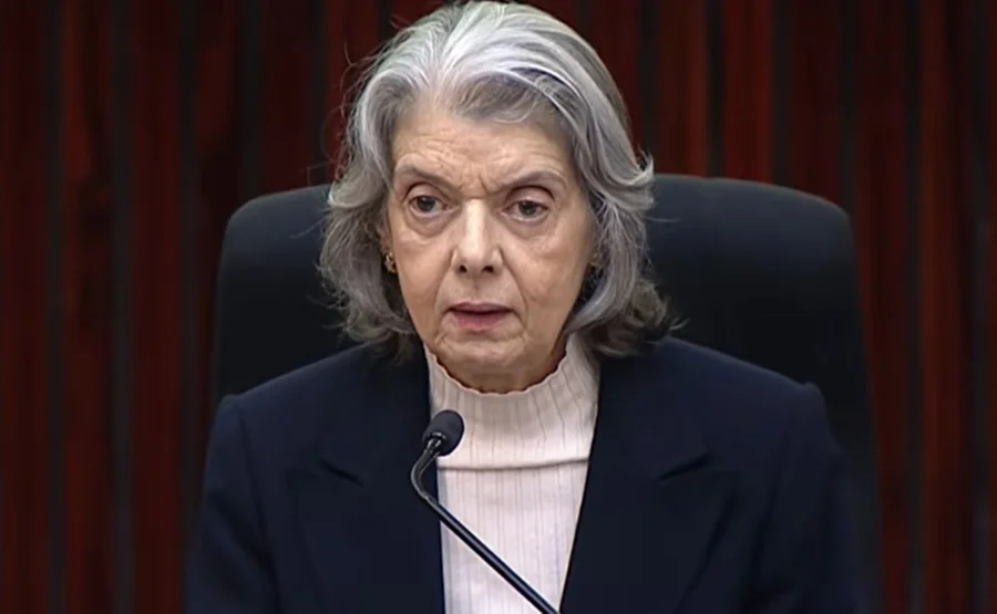 Cármen diz que família pede que ela deixe o STF diante de ofensas