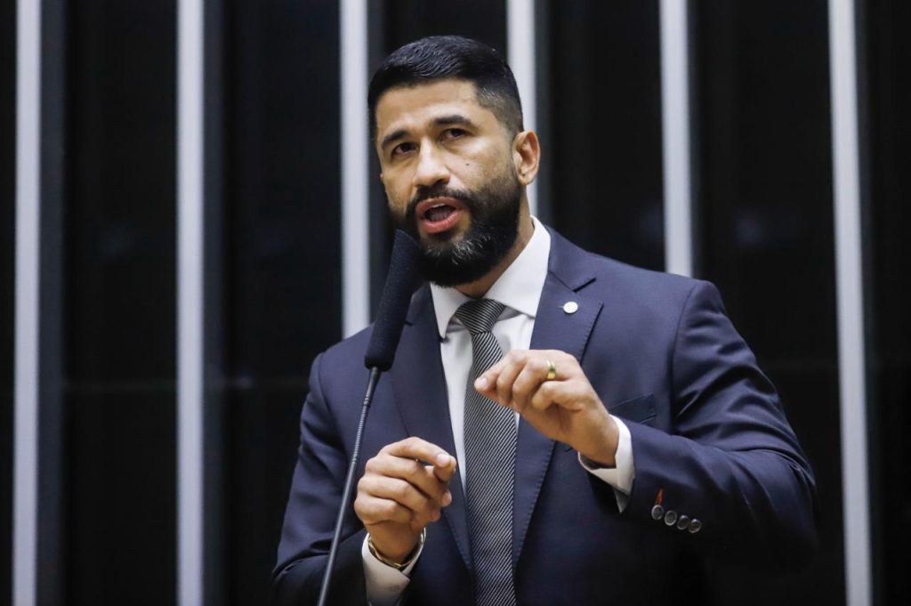 Projeto relatado por Deputado Federal Delegado Fabio Costa para proteger pessoas com deficiência avança na Câmara