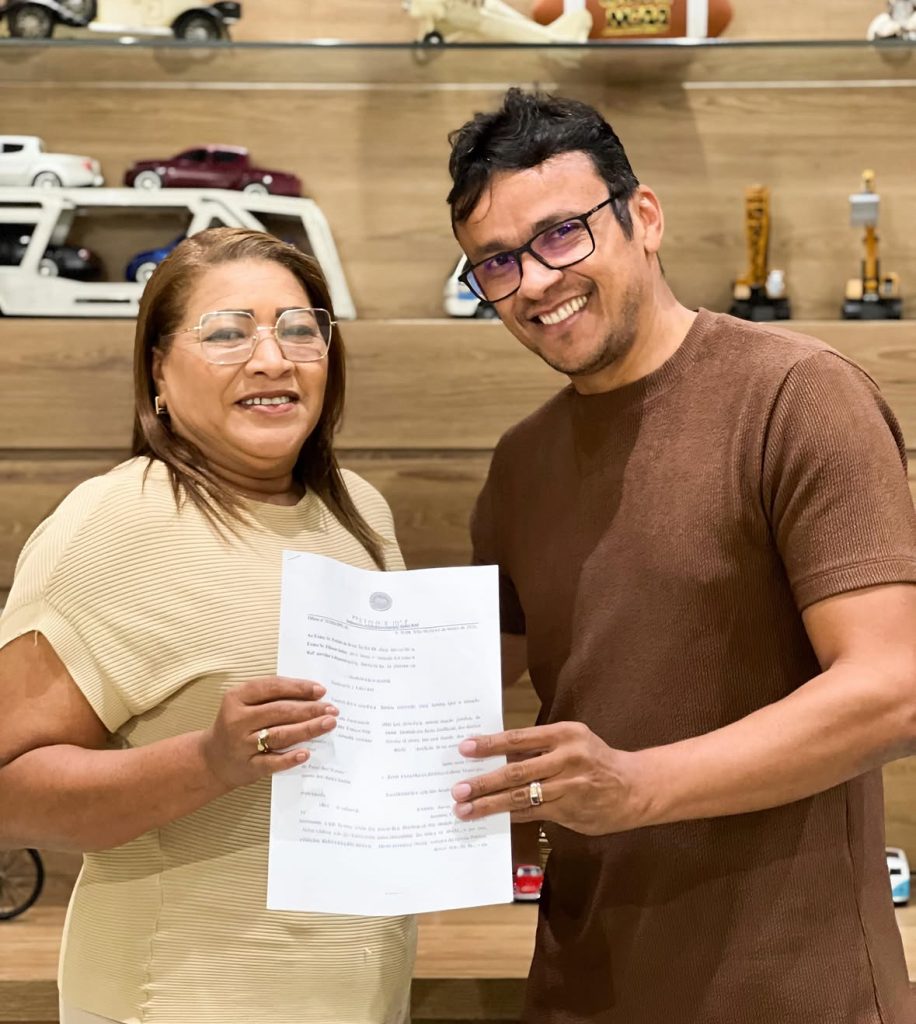 Prefeito de Passo de Camaragibe e presidente regional do Sinteal anunciam reajuste de 6% para profissionais da educação