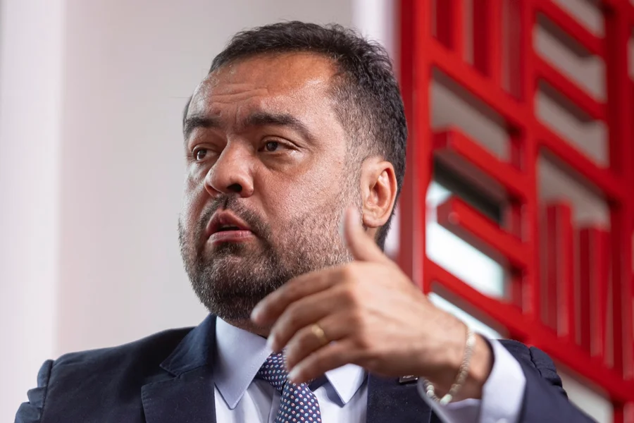 PF faz buscas contra Cláudio Castro em investigação do Banco Master