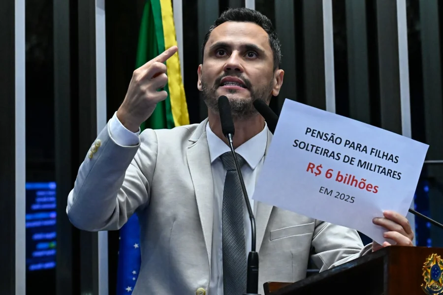 Republicanos estuda lançar senador Cleitinho Azevedo à Presidência da República