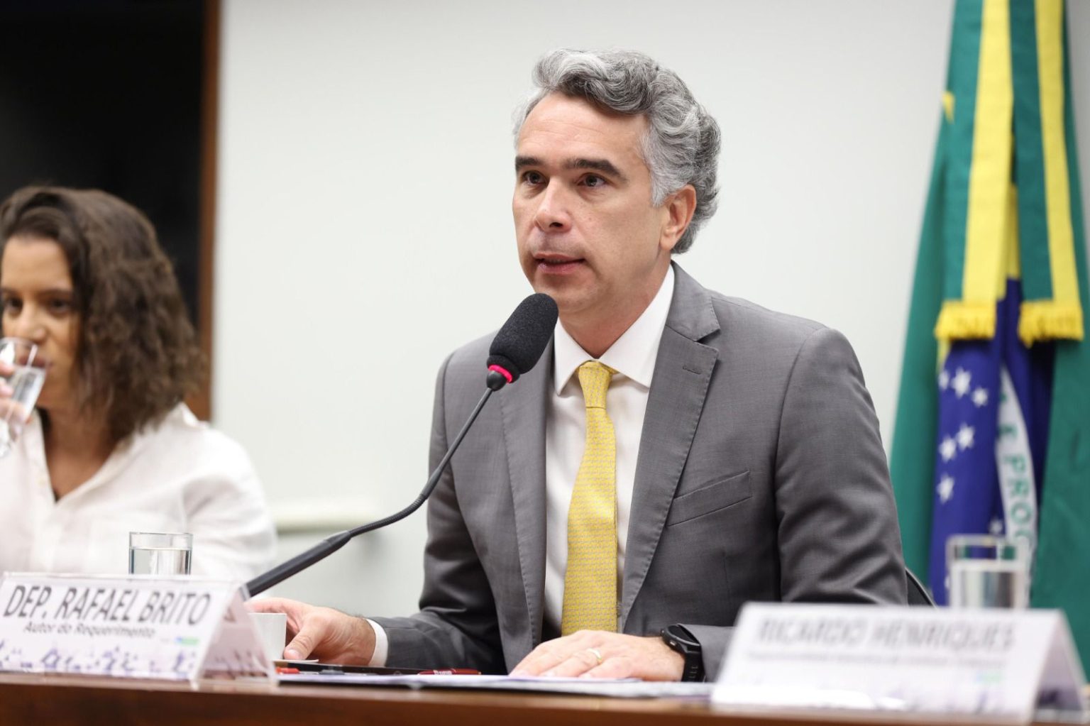 Rafael Brito vê avanço na regra de transição da PEC 6×1 e reforça urgência da votação no Senado