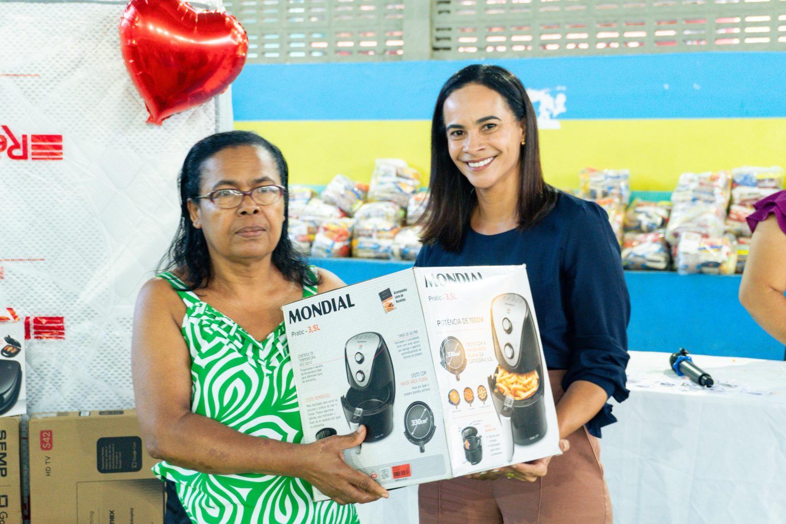 Prefeitura de Maragogi realiza homenagem às mães do PAIF com entrega de cestas básicas e sorteio de brindes