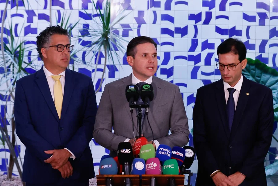 Hugo Motta marca votação da PEC que prevê o fim da escala 6×1 para o fim de maio