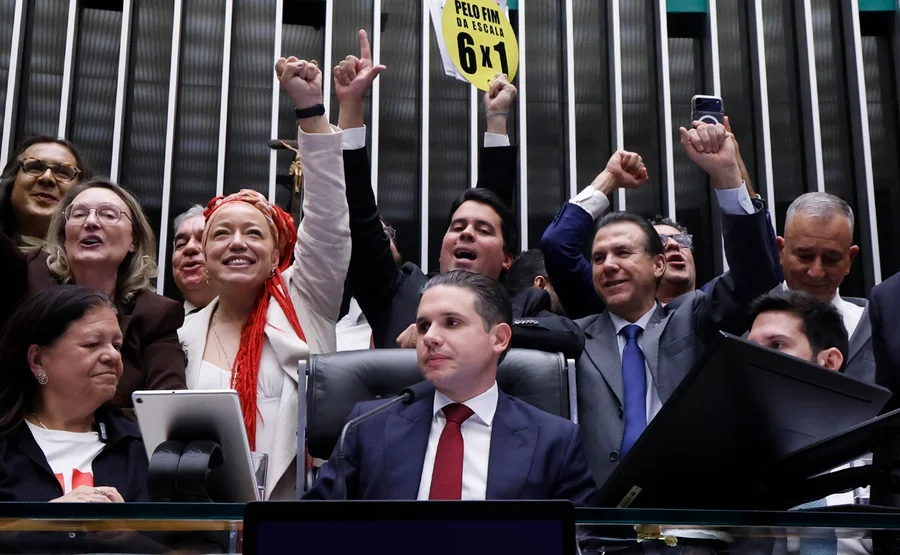PEC que encerra escala 6×1 avança ao Senado após aprovação na Câmara