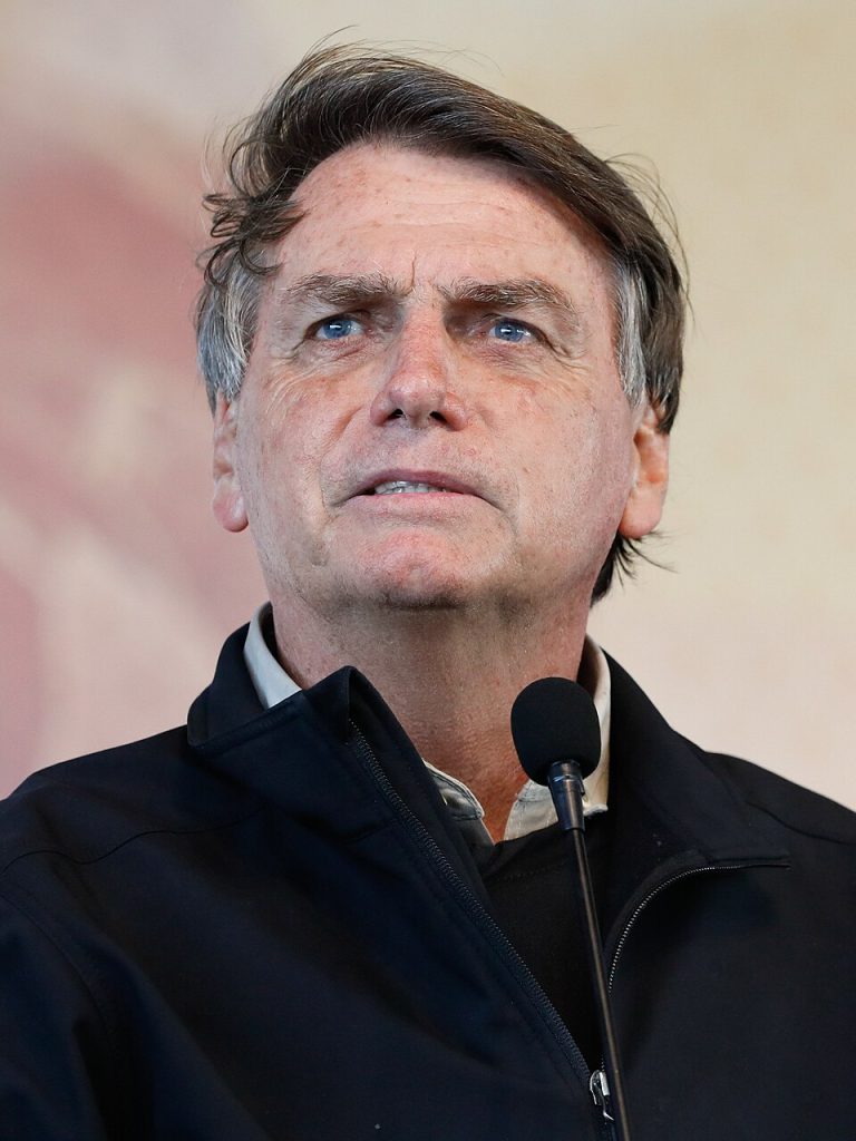 Bolsonaro presta depoimento à Polícia Civil sobre apreensão de arma em seu nome