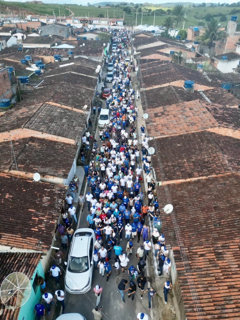 CARAVANA “PRA FAZER HISTÓRIA DE NOVO” REÚNE MULTIDÃO EM CHÃ PRETA