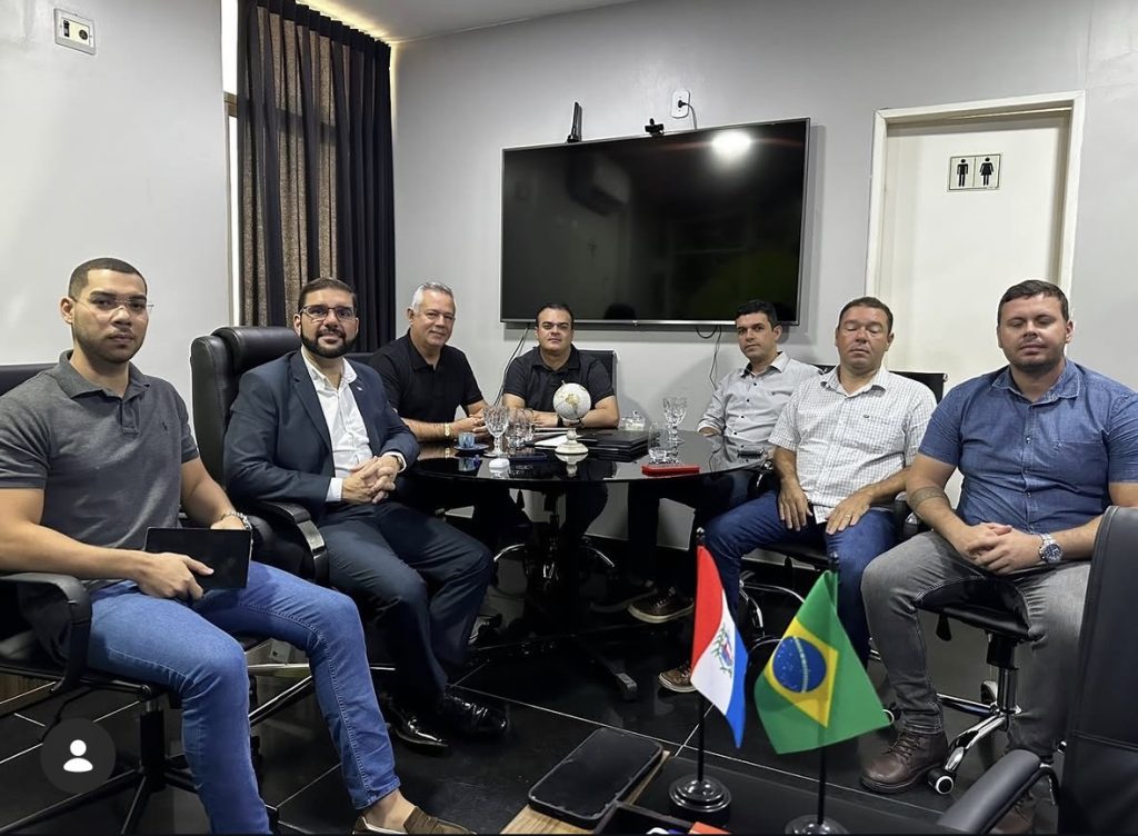 Prefeito de Boca da Mata cumpre agenda na SEMARH e discute avanços em saneamento