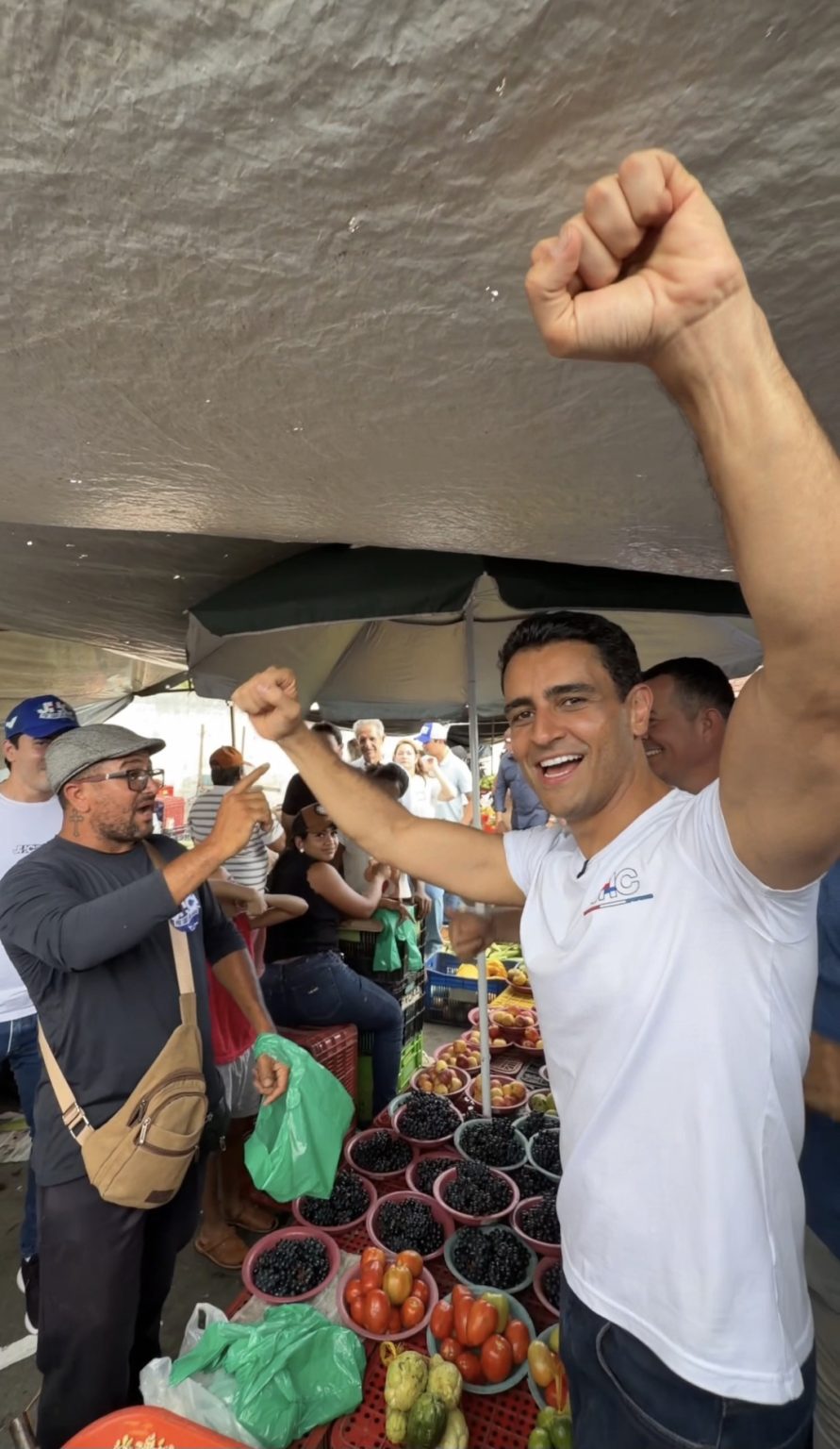 JHC percorre feira livre de Igaci e ouve demandas de moradores do Agreste alagoano