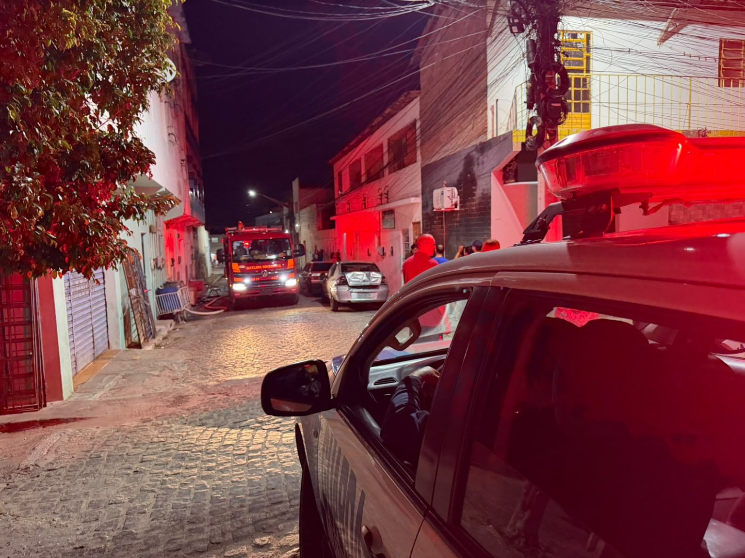 Briga entre casal termina em incêndio e destrói casa no Sertão de Alagoas