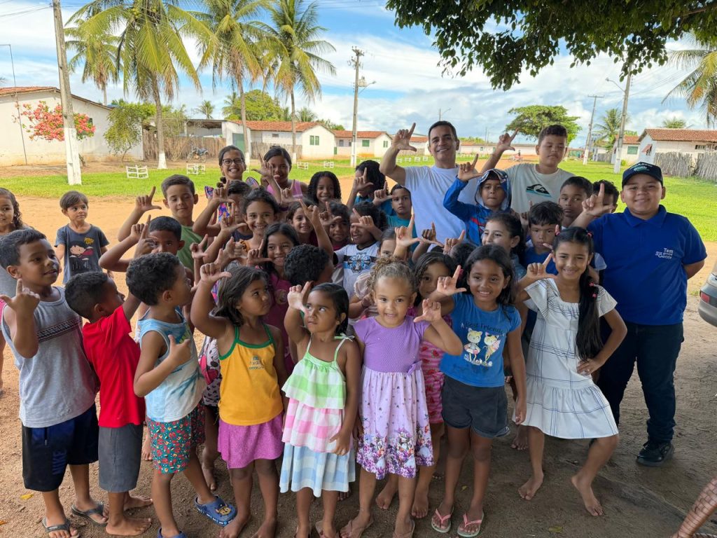Prefeito Paulinho participa de atividades com crianças em Roteiro