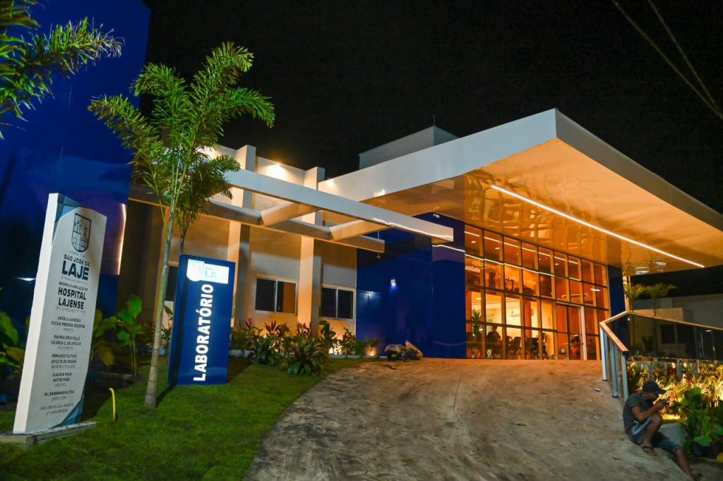 Prefeitura de São José da Laje entrega obras no Hospital Lajense e assina ordem de serviço para pavimentação asfáltica