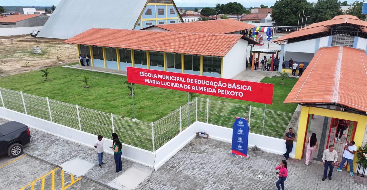 Penedo inaugura escola, sala de saúde digital e ruas pavimentadas em parceria com o Governo de Alagoas