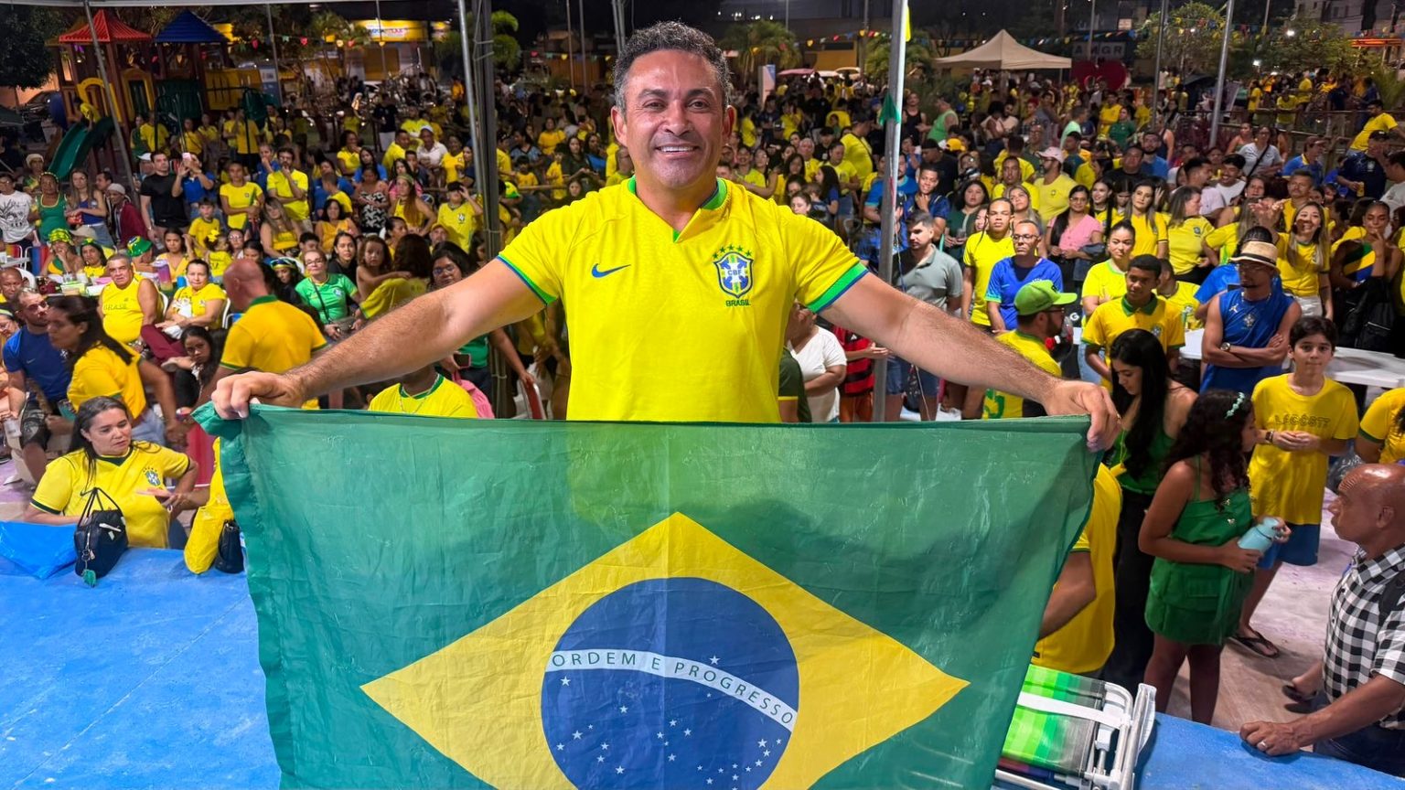 Brasil x Noruega: Luciano Marinho faz da Praça do Graciliano Ramos o maior ponto de encontro da torcida brasileira em Maceió