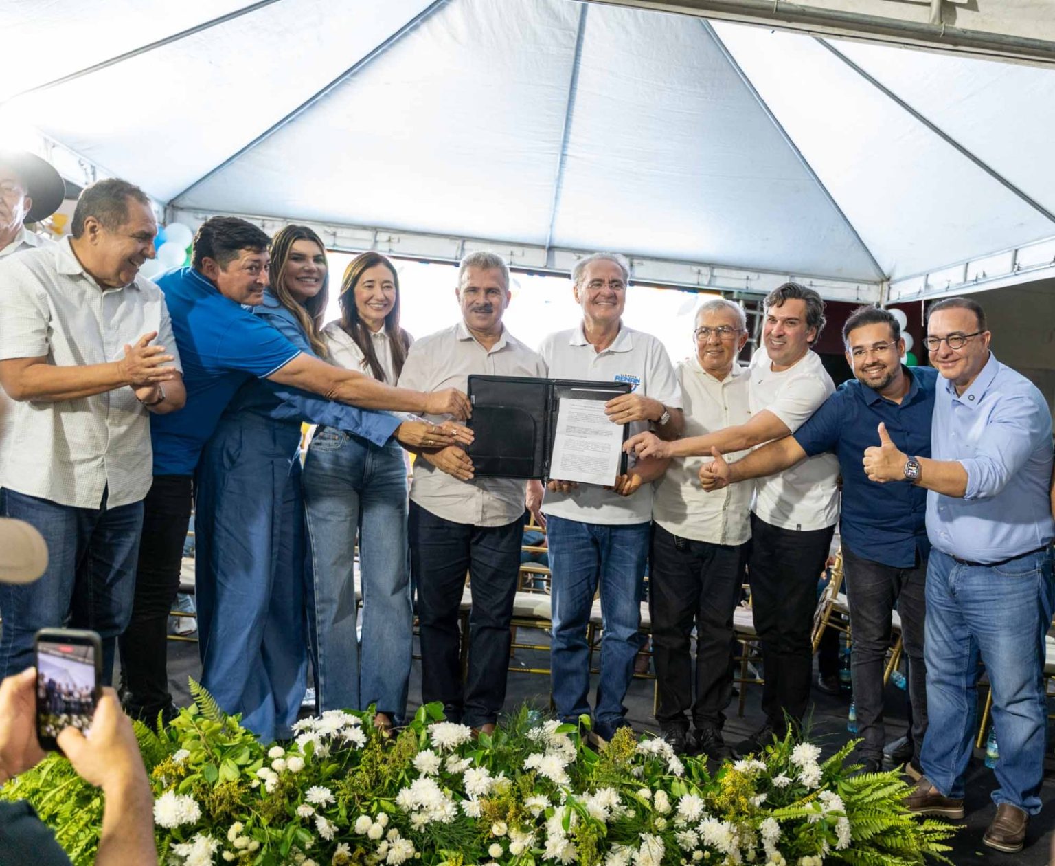 Sertão alagoano celebra assinatura de ordem de serviço para construção de nova adutora