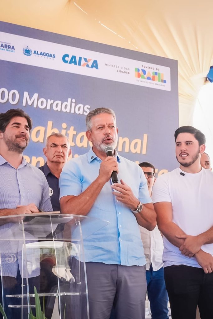 Com mais de 90% das moradias populares de Alagoas viabilizadas por seu trabalho, Arthur Lira celebra a entrega de mais 200 casas na Barra de São Miguel