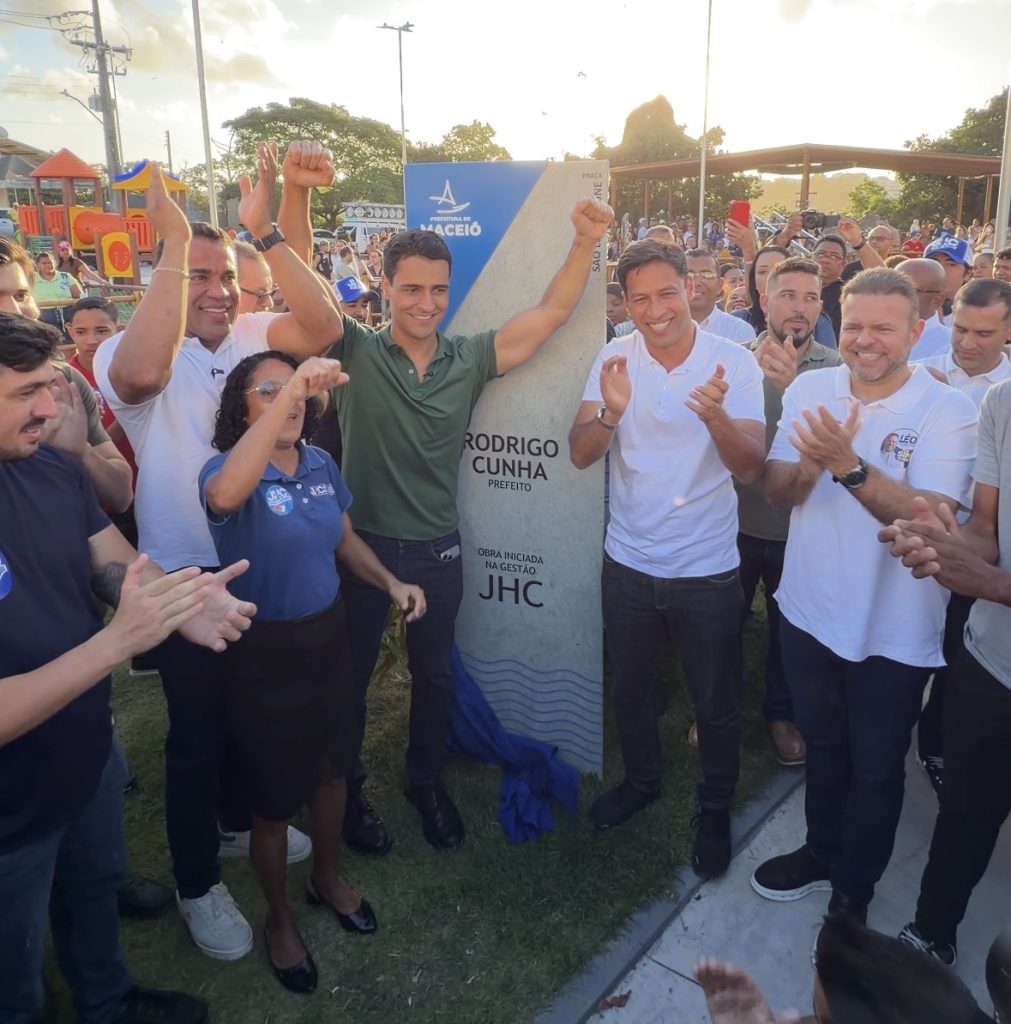 Prefeito Rodrigo Cunha inaugura Praça São Luís Orione ao lado de JHC em Maceió