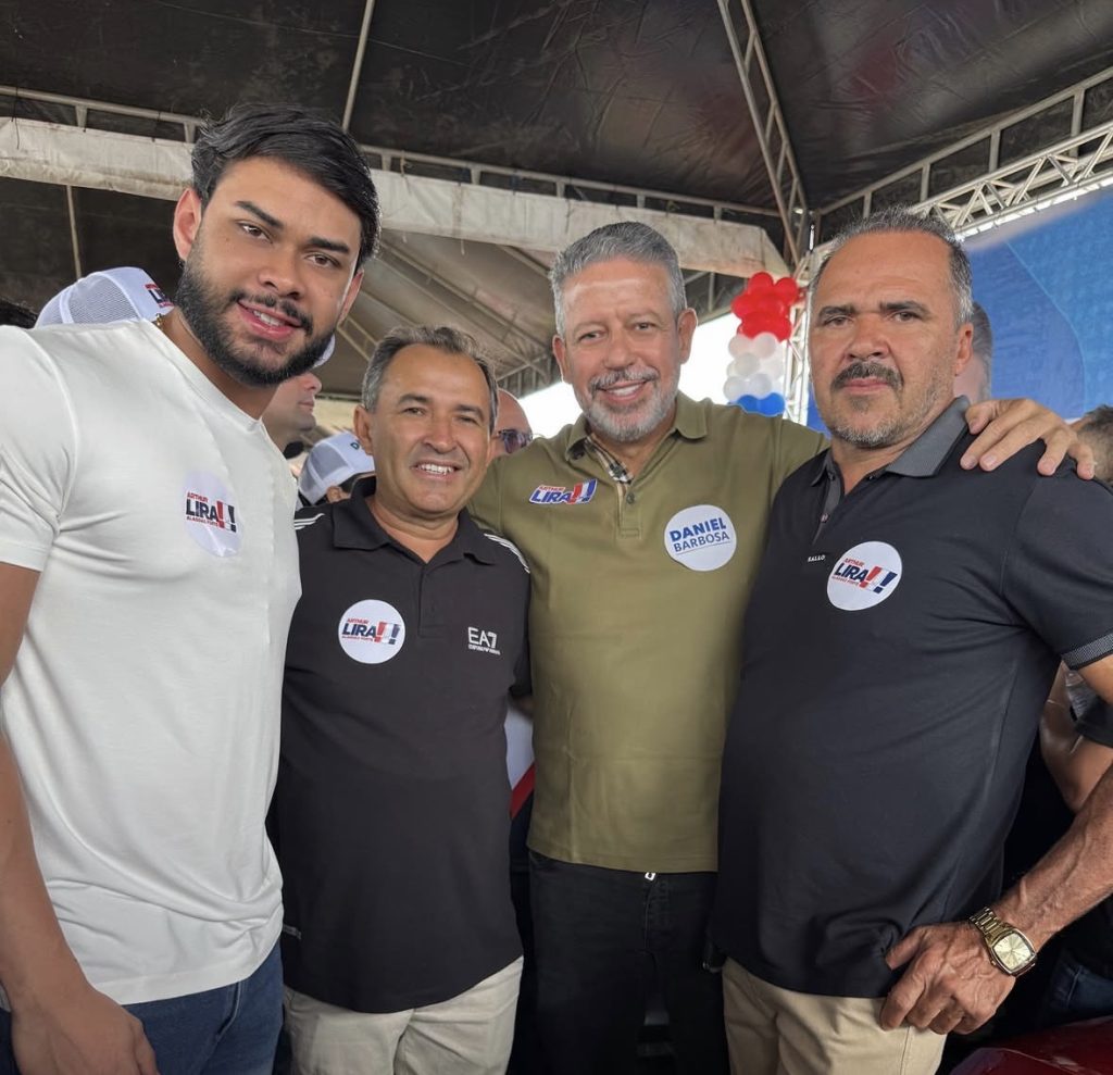 Prefeito Didi Lopes participa de adesivaço e reforça apoio a Arthur Lira