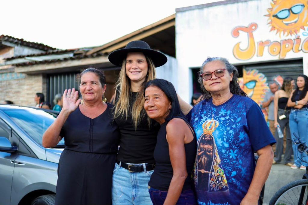 Ceci participa da tradicional procissão em homenagem a Padre Cícero e reforça valorização da fé e das tradições de Atalaia