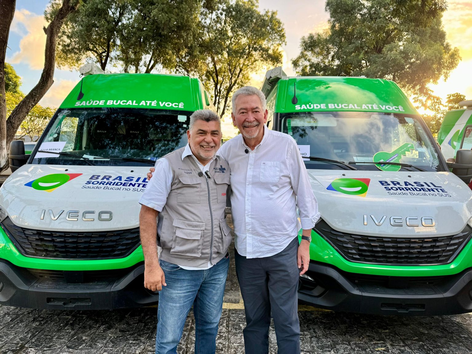Mais saúde para Alagoas: Paulão participa da entrega de 12 unidades odontológicas móveis.