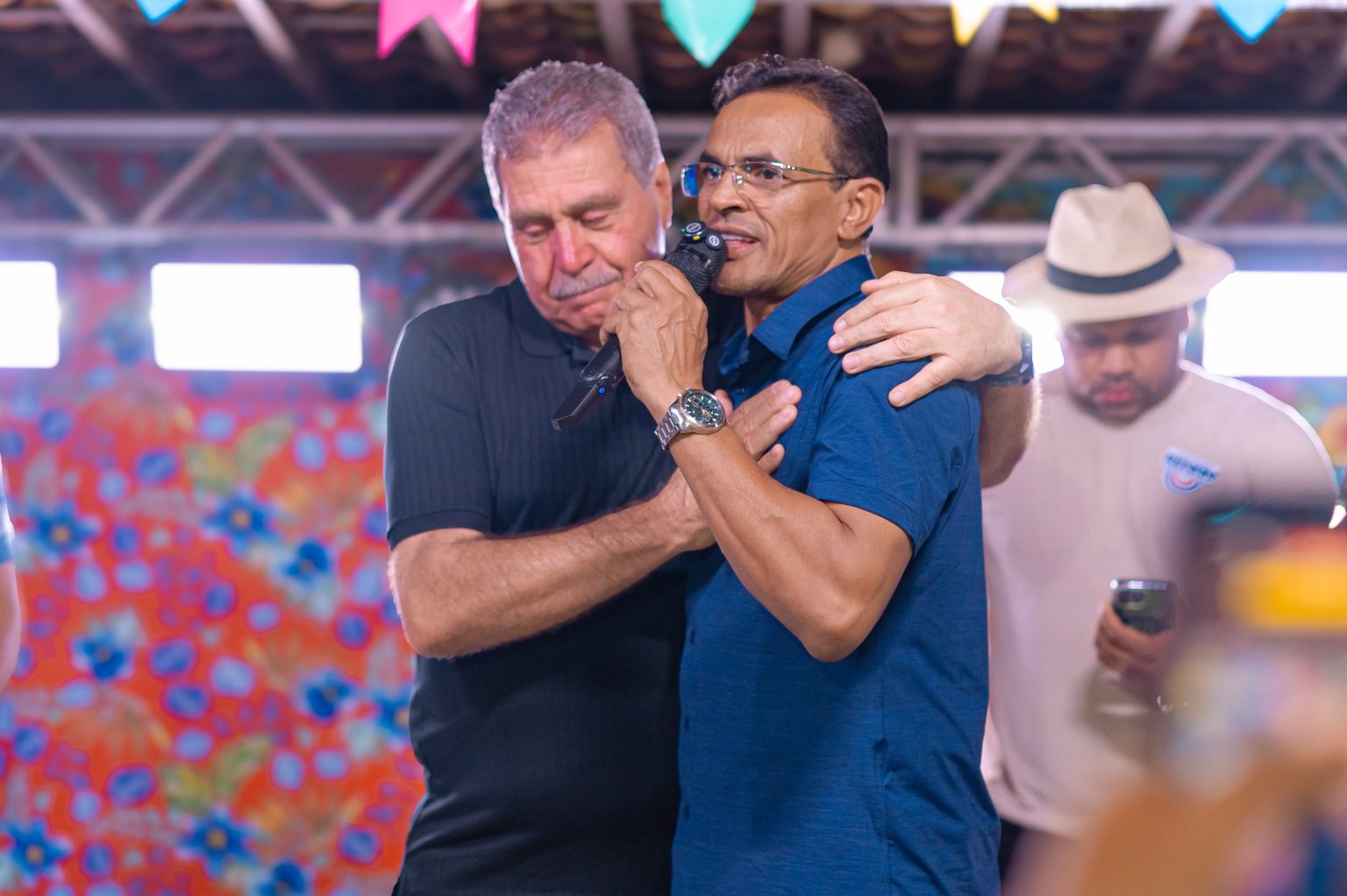 Prefeito de Murici participa de Arraiá dos servidores em Messias