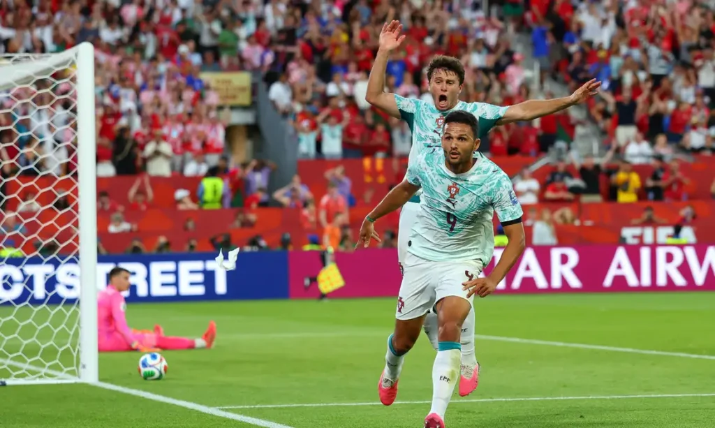 Portugal vira sobre Croácia e vai às oitavas com gols de CR7 e Ramos