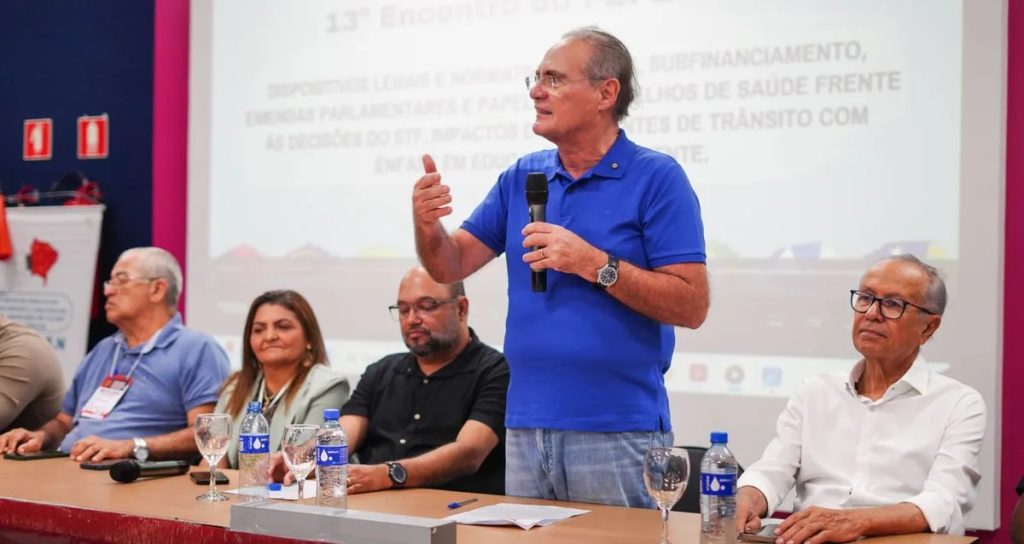 Renan Calheiros reafirma defesa do SUS e recorda papel na implantação em Alagoas